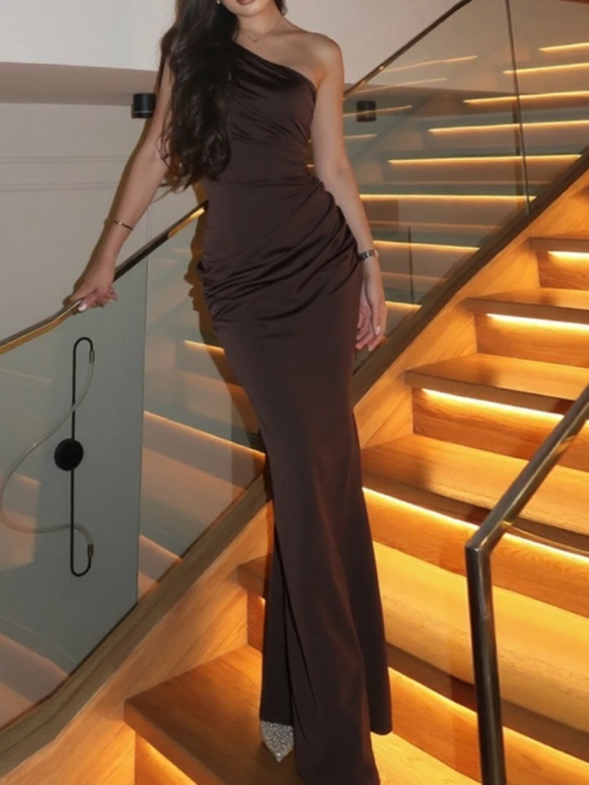 Stsss sexy um ombro sem mangas maxi vestido feminino verão moda gola diagonal cetim retalhos ruched magro festa vestido longo