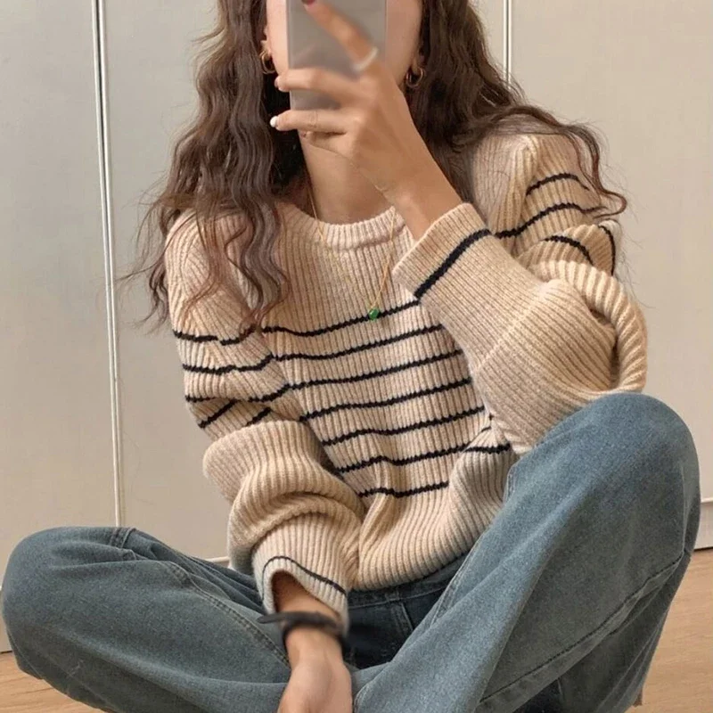 Damski sweter w paski w stylu vintage jesienno-zimowy O-Neck z długim rękawem wersja koreańska swetry swetry Casual wygodne topy