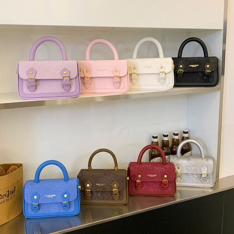 

Новая женская сумка: модная и высококачественная женская сумка через плечо, маленькая квадратная сумка, элитная и универсальная сумка для телефона.