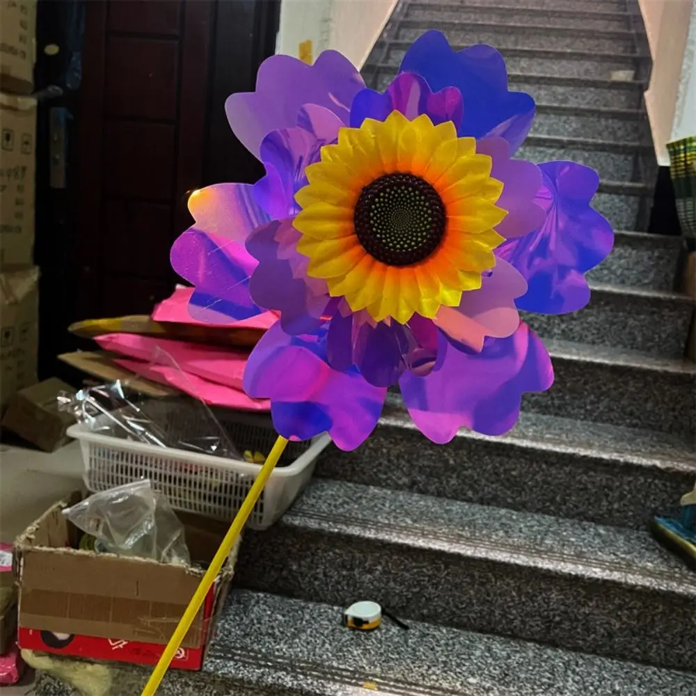 กังหันลมดอกทานตะวันหลากสไตล์ เปลี่ยนสีได้ ขนาด 32 ซม. หมุนได้ ทำจากพีวีซีสองชั้น เลเซอร์ระยิบระยับ