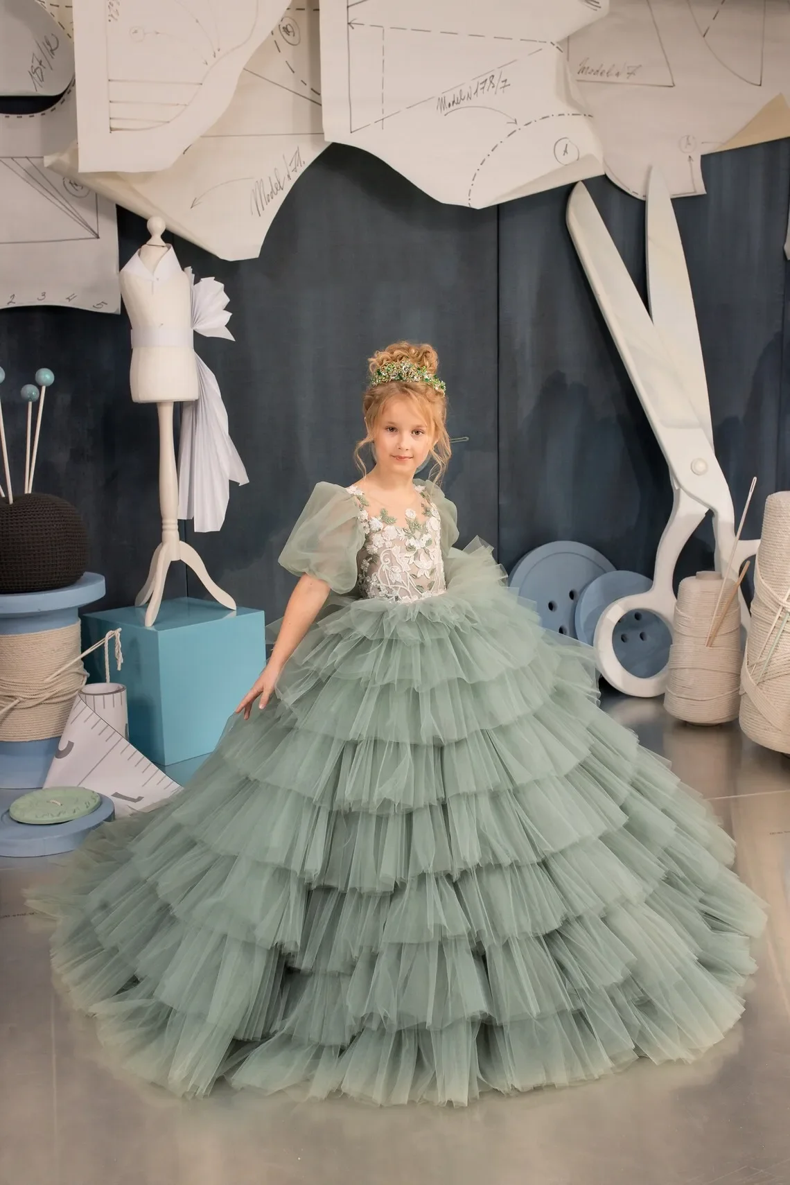 

Puffy Tiered Sage Green Flower Girl Dress Tulle Applique Birthday Party Wedding Dress Pageant Princess Dress Ball Gown for Girls