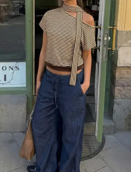 

Women's T-Shirt Summer New Fashionable British Style Classic Stripe Print Slant Neck Off Shoulder Scarf Design Loose T-Shirt