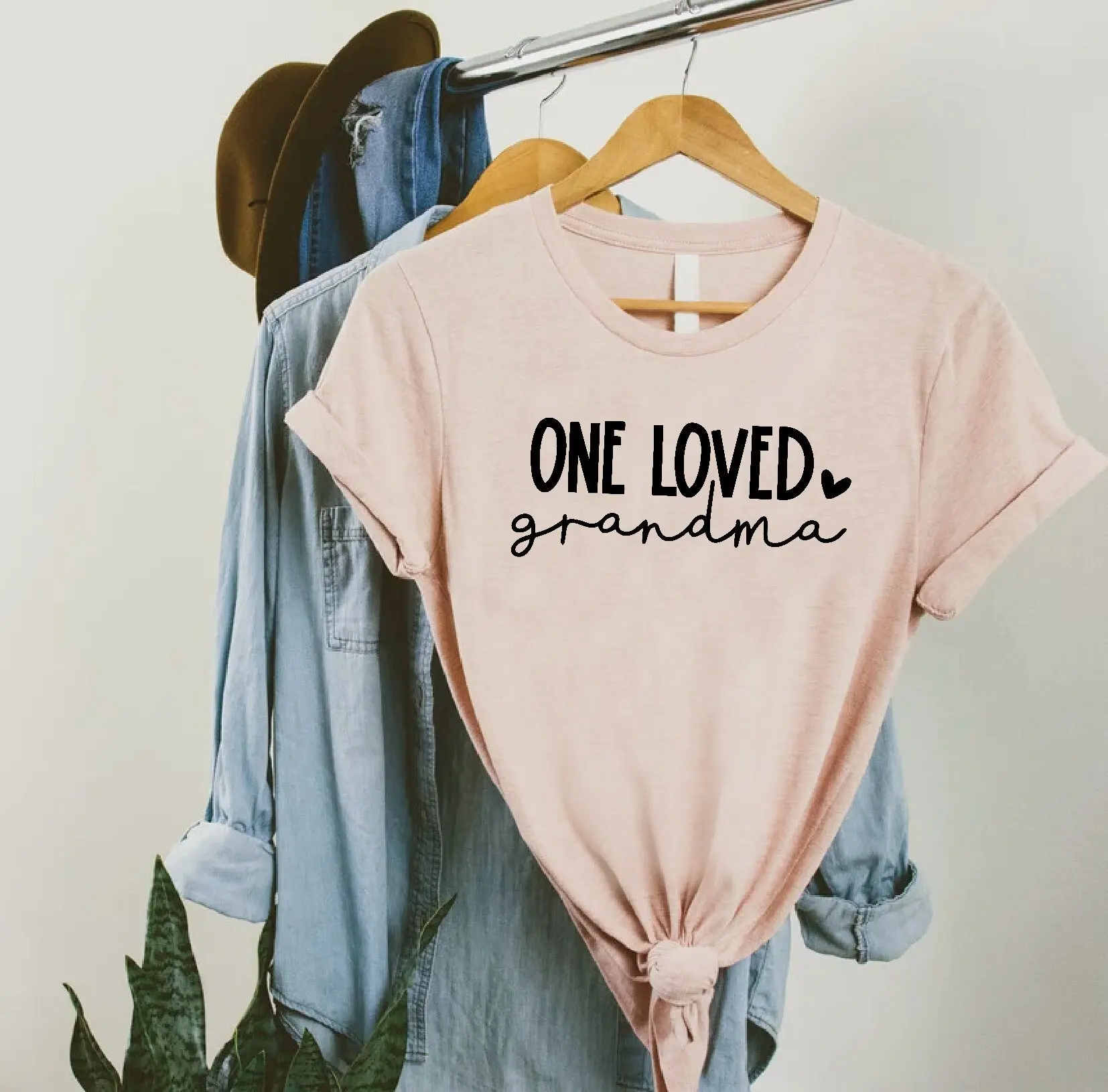 One Loved Grandma T Shirt Cute Grandmother Valentines Lovely Life Mother's Day For Grammy Nana