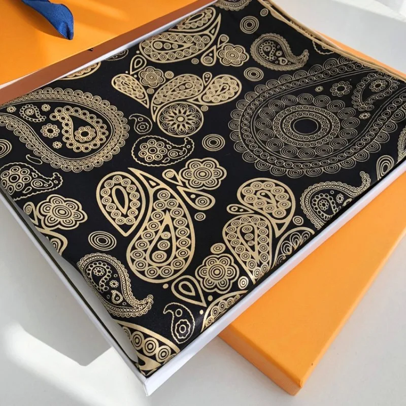 Echarpe-carree-en-satin-100-soie-de-murier-noir-et-or-a-motif-cachemire-chale-elegant-et-confortable-pour-le-printemps-et-l'automne-doux-pour-la-peau-ideal-comme-cadeau