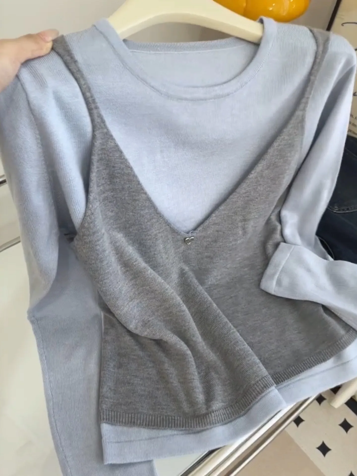 

Корейский женский вязаный жилет с круглым вырезом и комплект из двух предметов: свитер и жилет. Новинка весна-осень. Удобная верхняя одежда.