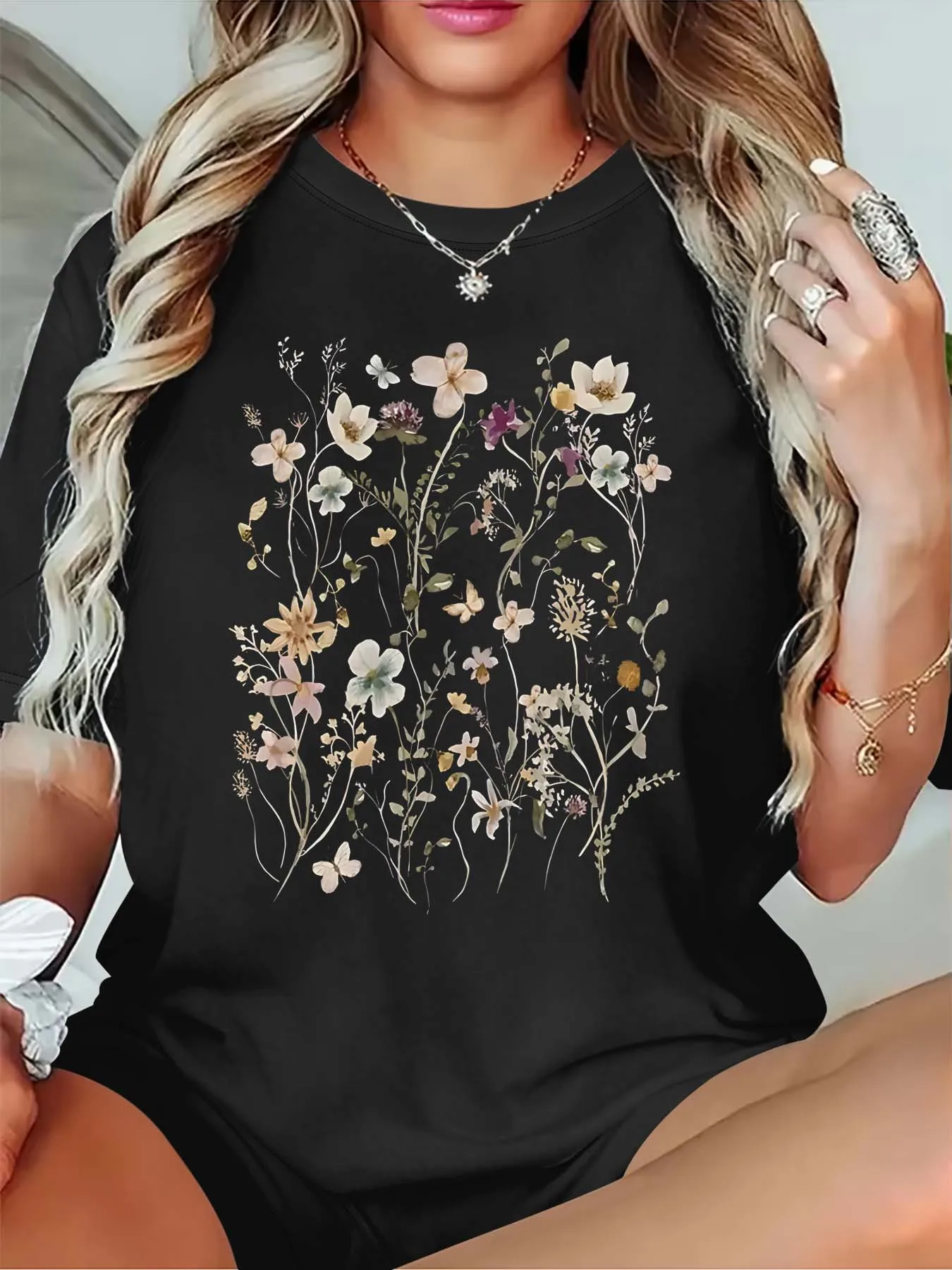 Plus Size Artistic Wildflower - Patterned Top for Stylish Women’s Charming Outfits