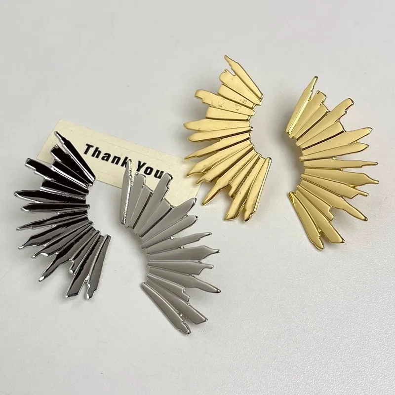 

Fashionable Unique Geometric Fan-Shaped Earrings Luxury Design Suitable for Ladies' Party Matching Elegant Accessory