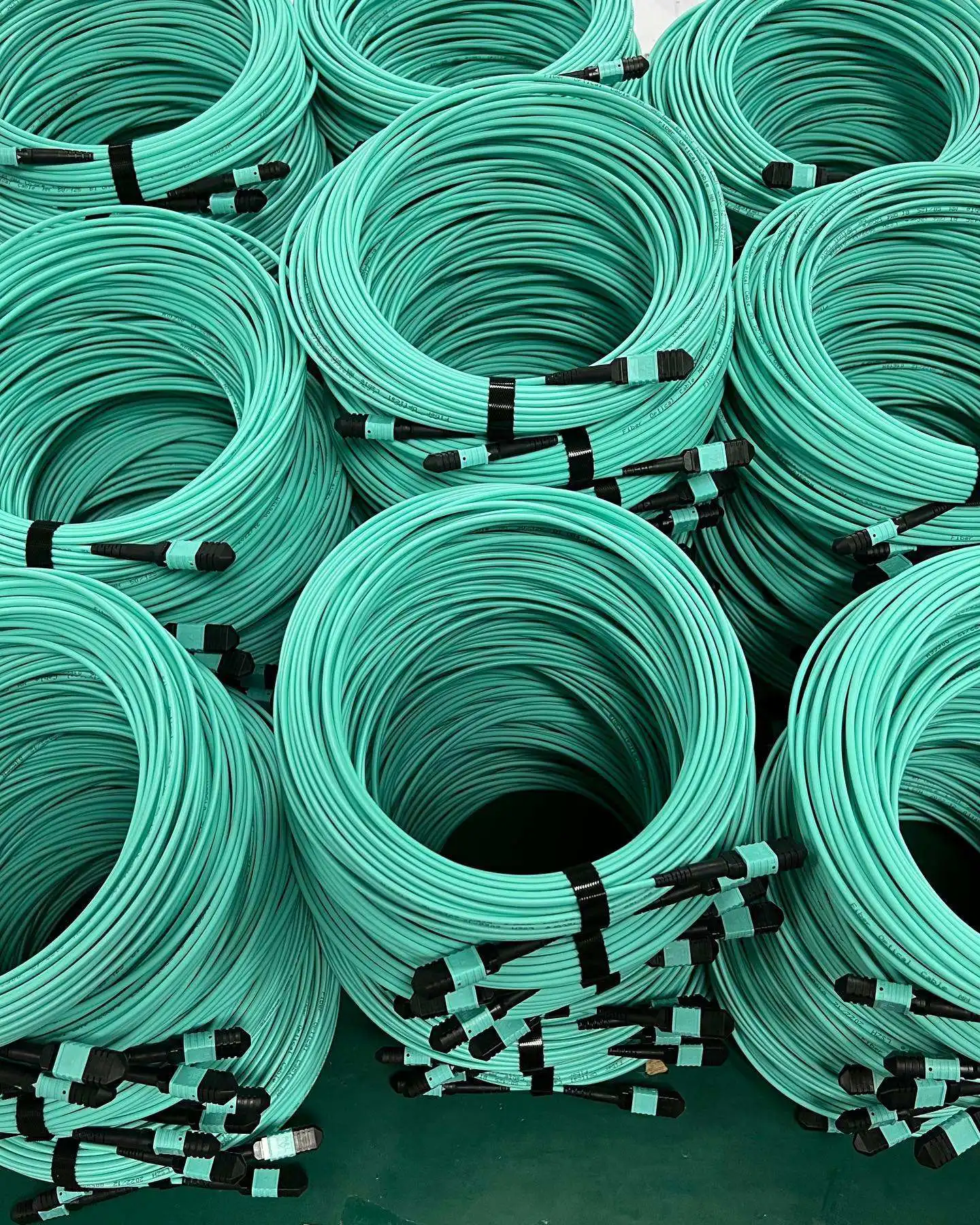 MPO Patchcord 12 Core OM3/300 1-100M كابل التصحيح كابل بصري متعدد الأوضاع OM3 Mpo لوحدة 100G 40G 12 Core OM3 Mpo Patchcord #5