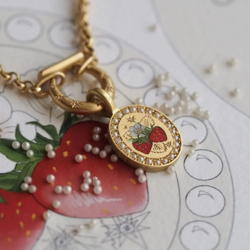 Retro European Style Strawberry Pattern Necklace Titanium Steel Gilded Strawberry Pendant U-shaped Buckle INS