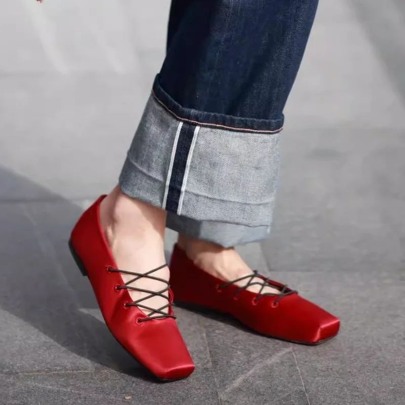 

Новинка 202, атласная нескользящая обувь на мягкой подошве на плоской подошве, женская модная нескользящая повседневная и удобная обувь с квадратным носком и мелким носком на шнуровке