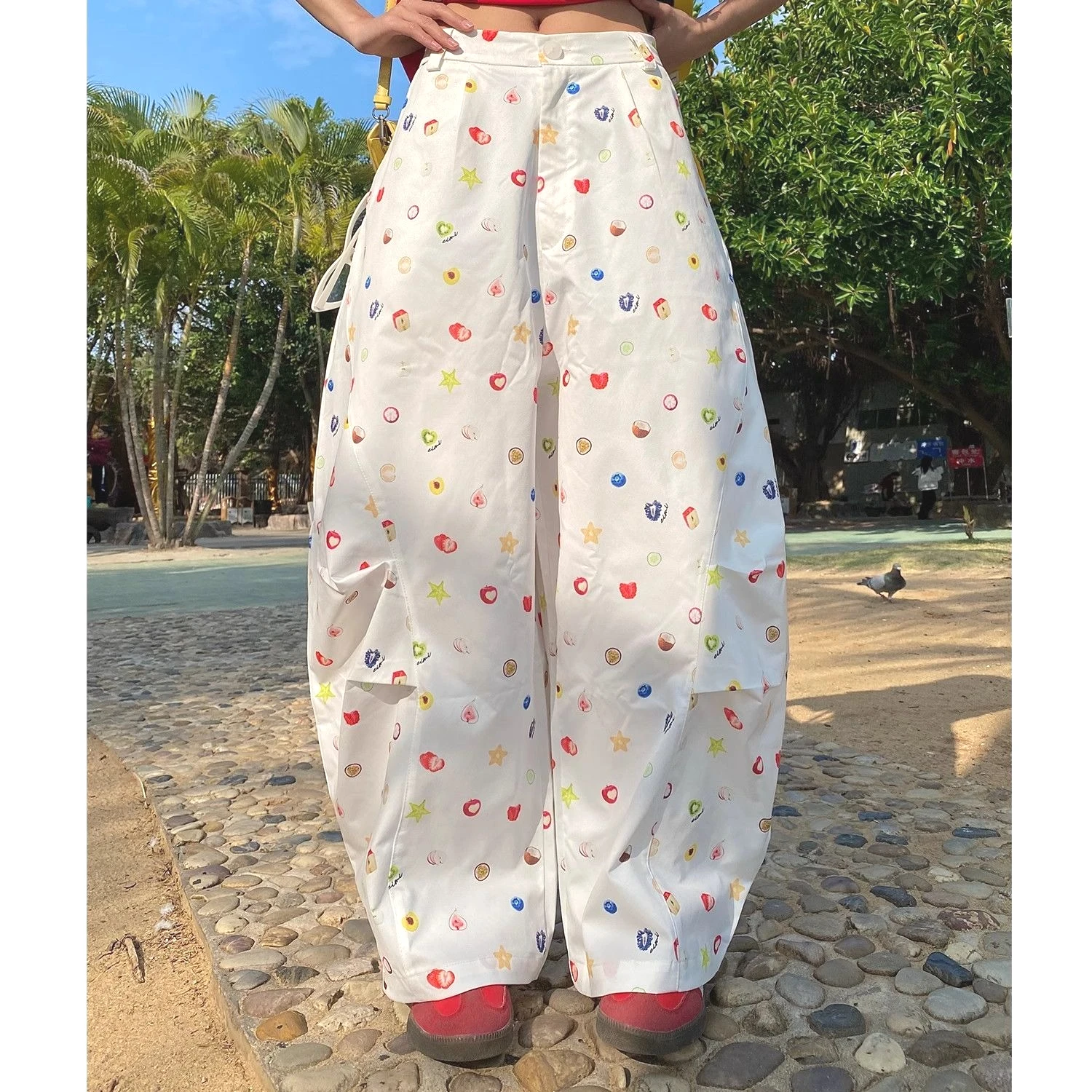 

Милые американские широкие брюки свободного кроя для девочек, в стиле хип-хоп, Y2K, белые, с ярким фруктовым принтом, с высокой талией, повседневные, для отпуска