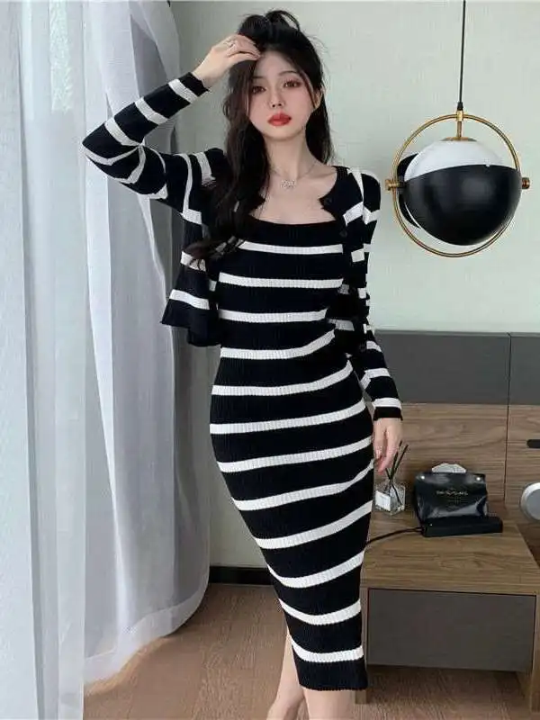 

Autumn New Women's Faion Suit ort Longsved Knitted T Tee-piece Set Chic Winter Work orm for Middle-aged Women