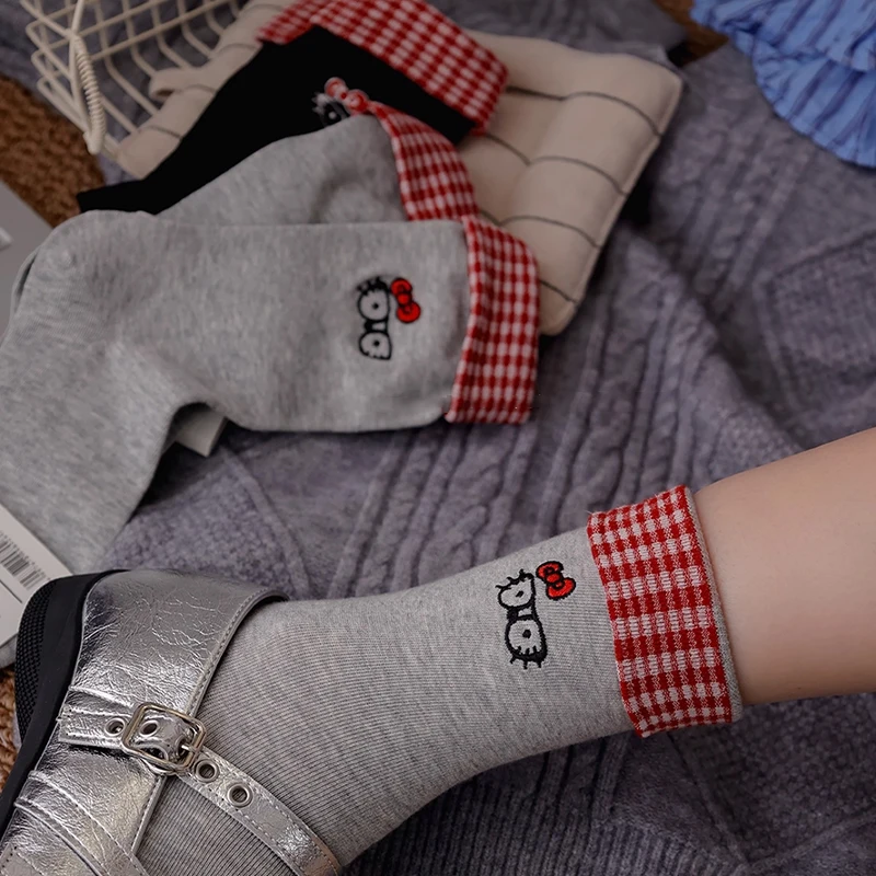 Simpatici calzini a metà polpaccio scozzesi HelloKitty Calzini da donna ricamati con nodo a farfalla rovesciato Calzini versatili alla moda