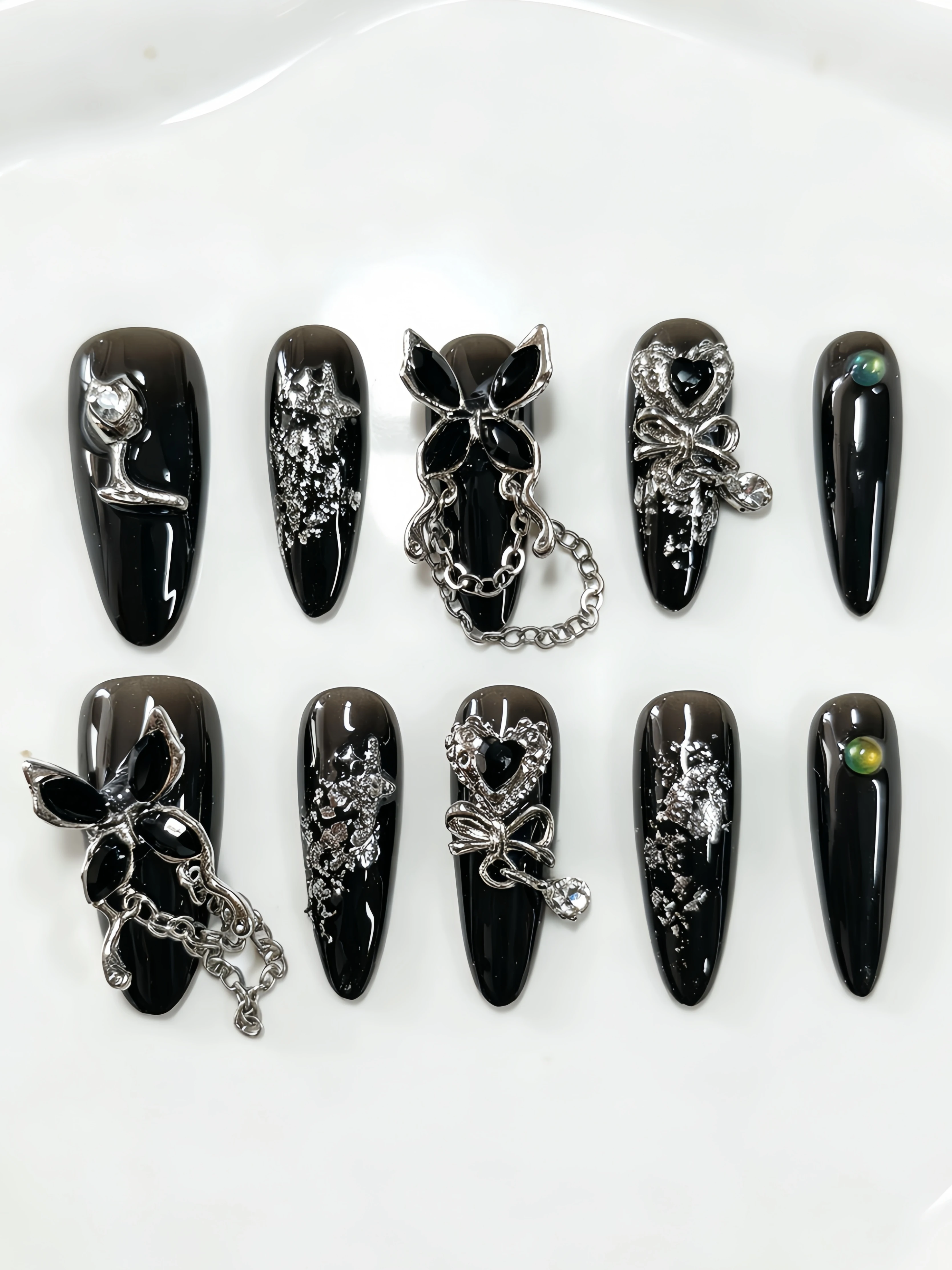 10 Long Waterdrop-Shaped Wearable Nails, Dark-Themed Nail Stickers, Metal Chain Embellishments, Y2K Nail Tips, Removable and Reusable, Includes a Jelly Glue and a Nail File
