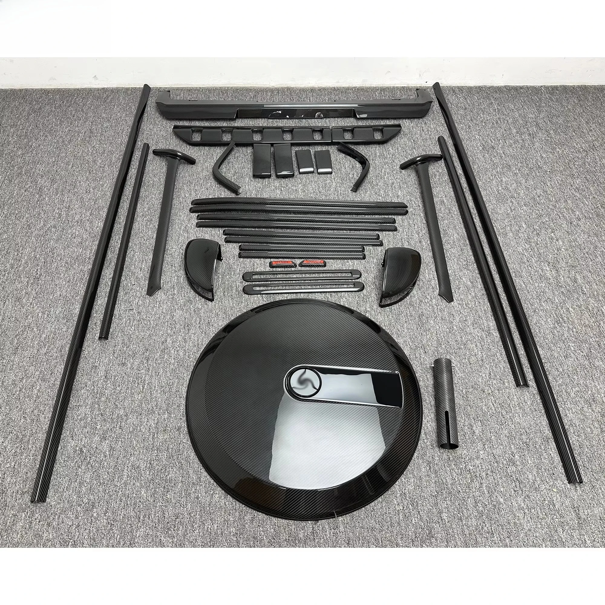 Dry Carbon Fiber Exterior Kit Body Kits for Mercedes Benz G Wagon W465 G500 G580 G63 2025 Car Rear Tire Cover Carbon Parts