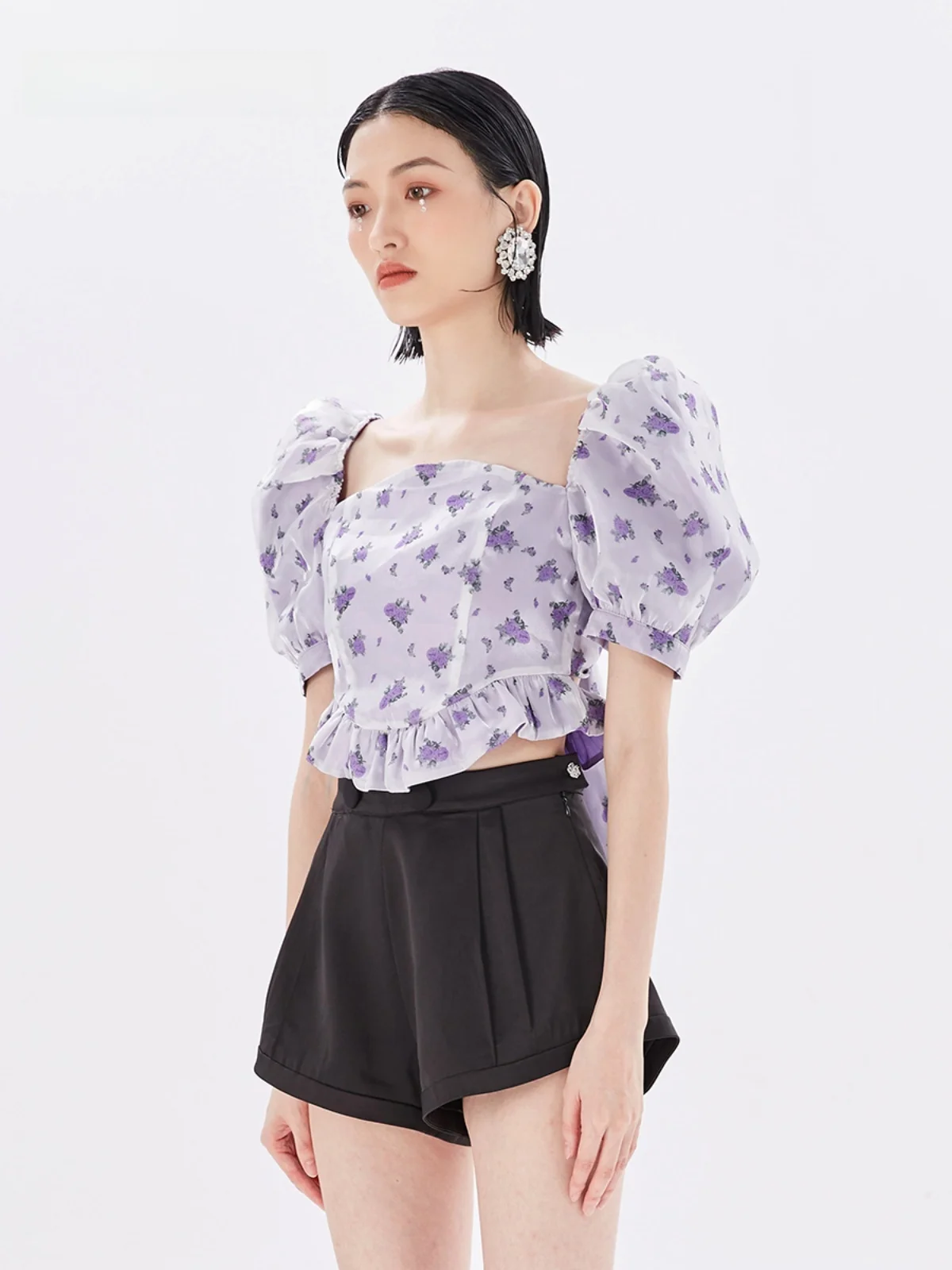 

Женская блузка Ogeea с фиолетовым цветочным принтом, рукавами-фонариками и завязками, оригинальный дизайн, приталенная модель