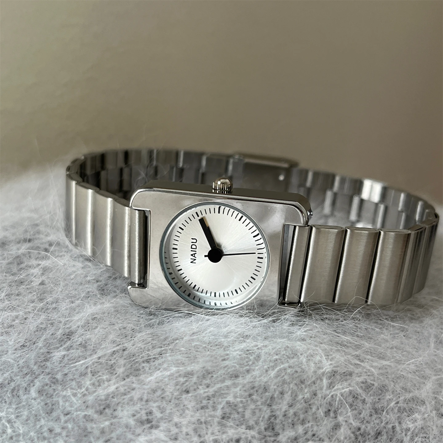 

High-value temperament watch for women, exquisite and versatile retro fashion with chain quartz watch for women, ladies jewelry