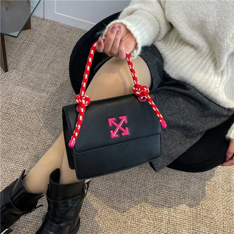 

Minimalist Evening Chain Purse, Clean Design with Detachable Strap, Polished Hardware, Versatile Day-to-Night, New 2026