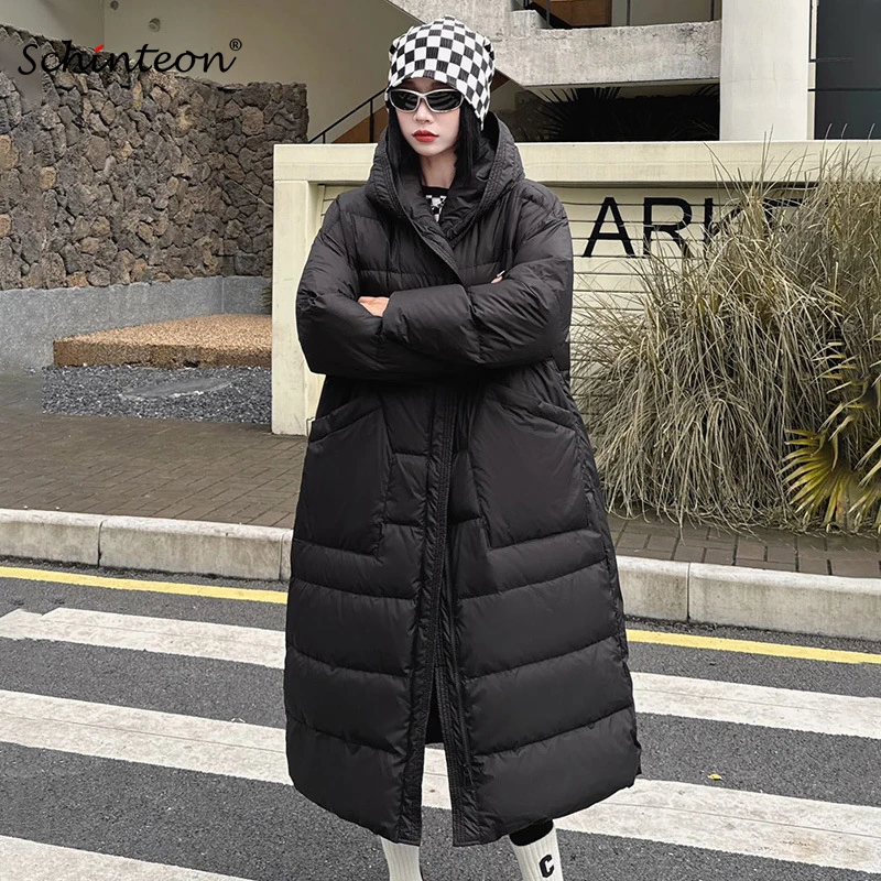 

Schinteon женская длинная куртка на белом утином пуху с капюшоном, повседневная свободная посадка большего размера, осенне-зимняя теплая верхняя одежда с большими карманами 2025