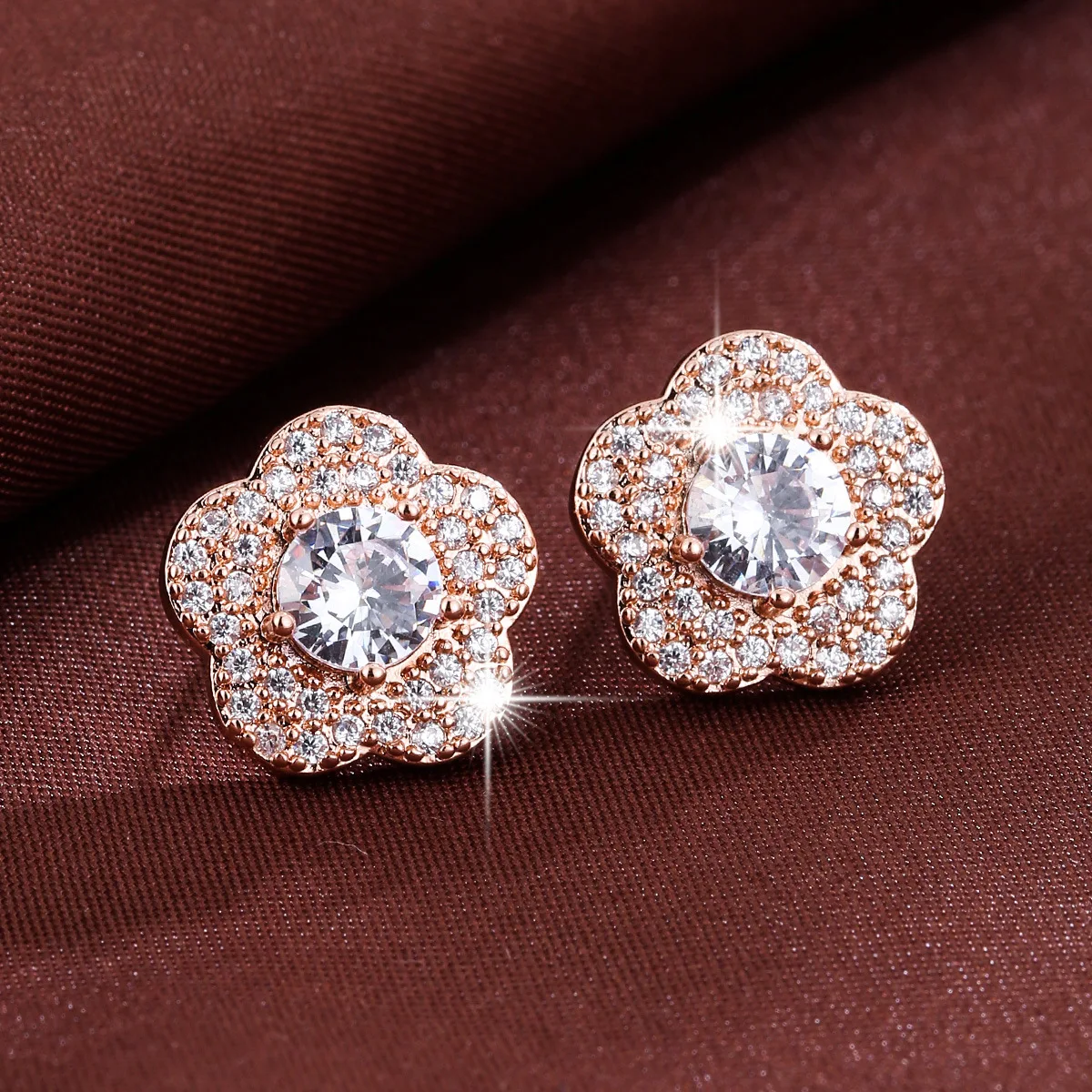 Women's Elegant White Zircon Round Stud Earrings