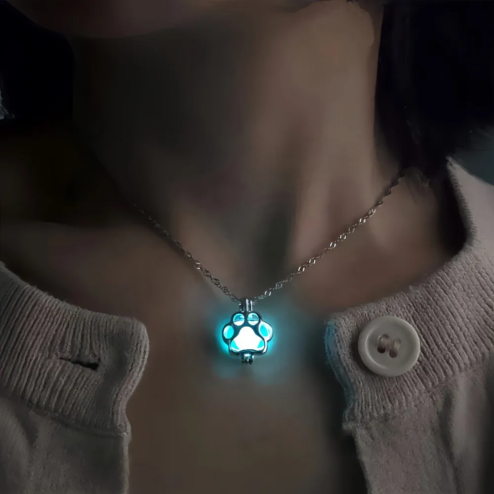 European and American popular jewelry, Halloween luminous necklace female pendant, alloy fluorescent dog footprint necklace manu