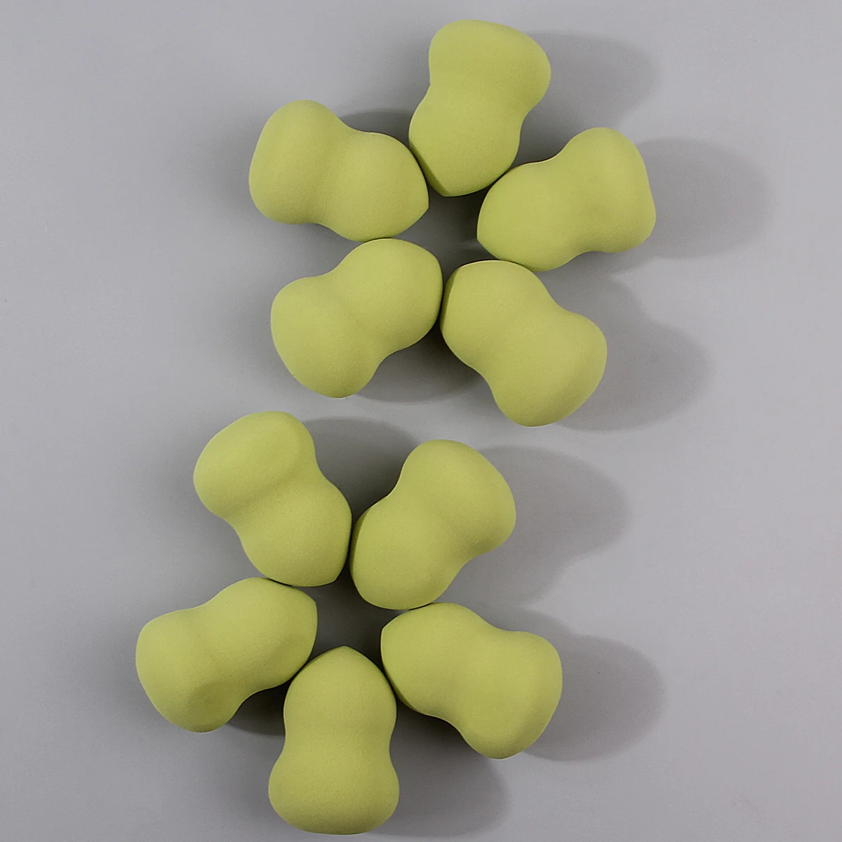 10 個スーパーソフト大型メイクスポンジ美容卵ドライとウェット両用ポータブル旅行メイクツール初心者向け