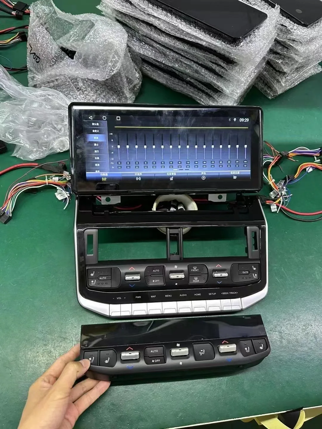 نظام ستيريو لمشغل فيديو السيارة بنظام أندرويد 12.3 بوصة لـ LANDCRUISER LC300 2022 EXR & GXR ترقية إلى 1:1 VXR #3