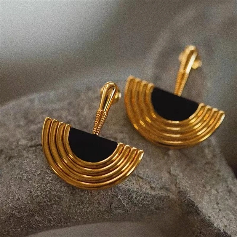 HUANZHI Black Glazed Metal Drop Earrings Geometric Sector Gold Color Irregular Vintage Personality Jewelry New Design