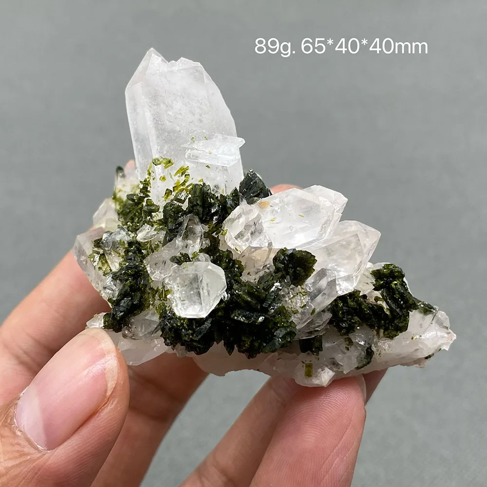 

100% natural epidote and crystal symbiosis rough stone specimen healing crystal （crystal floating growth）