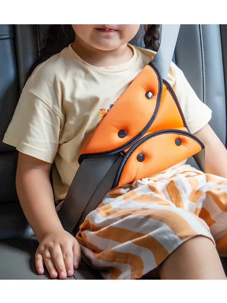 Car Child Safety Belt Triangle Holder, Made of Environmentally Friendly Cotton, Can Be Adjusted to Prevent Strangulation.