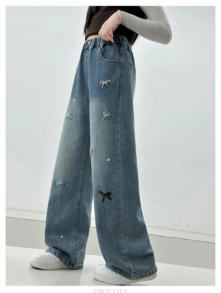Hochwertige Kinder-Jeans im High-Fashion-Stil mit lockerer Passform und Schleifenstickerei für Teenager-Mädchen, trendige blaue Denim-Hosen, Kinderhosen – Detail 3