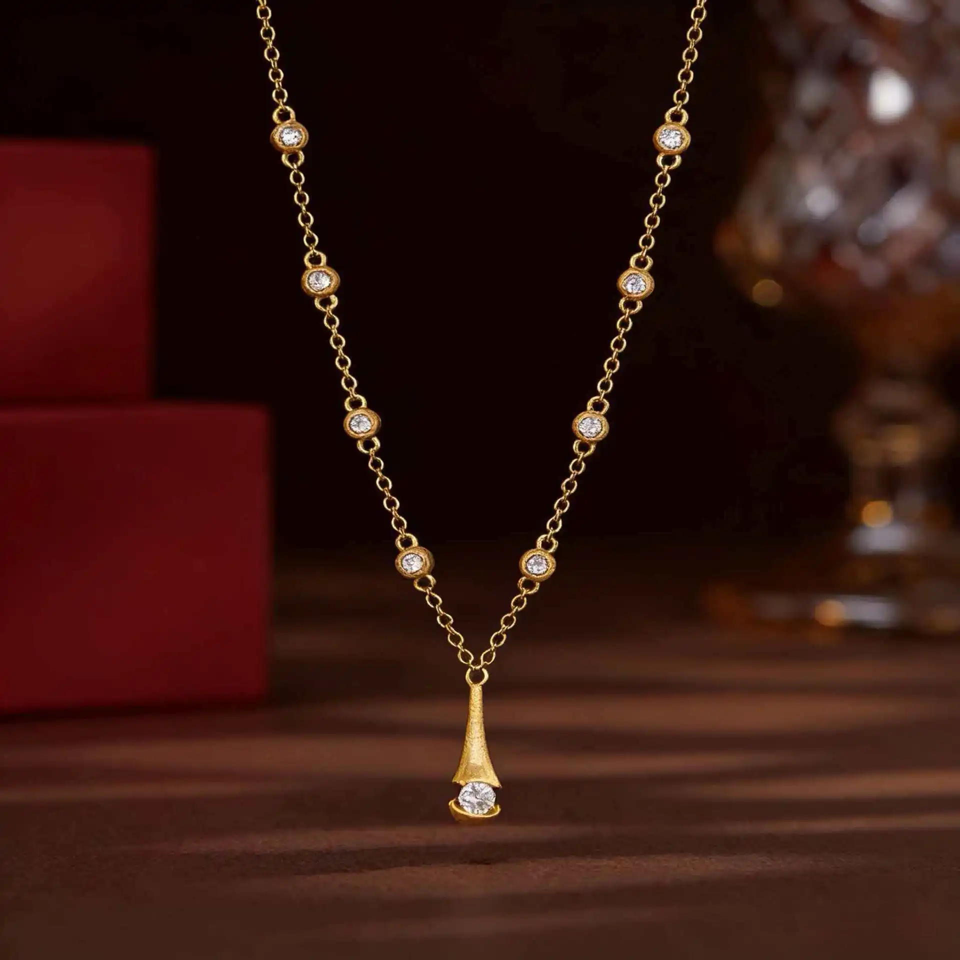 Sparkling Diamond Teardrop Slim Waist Necklace for Women Light Luxury Niche Sophisticated Vintage-Inspired Minimalist an