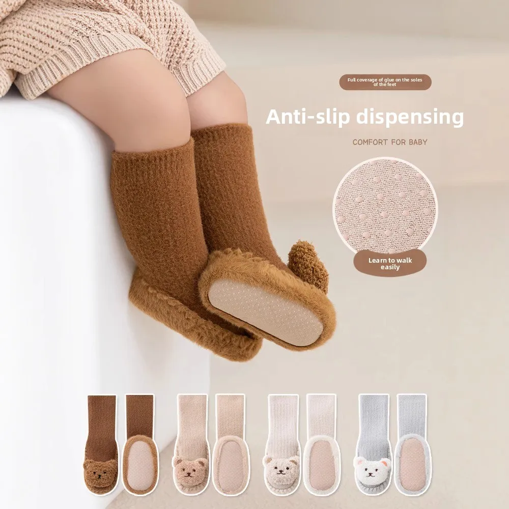 

Новая осенне-зимняя детская обувь, противоскользящие прогулочные носки с мультяшным медведем, теплая норковая бархатная детская напольная носка для новорожденного ребенка