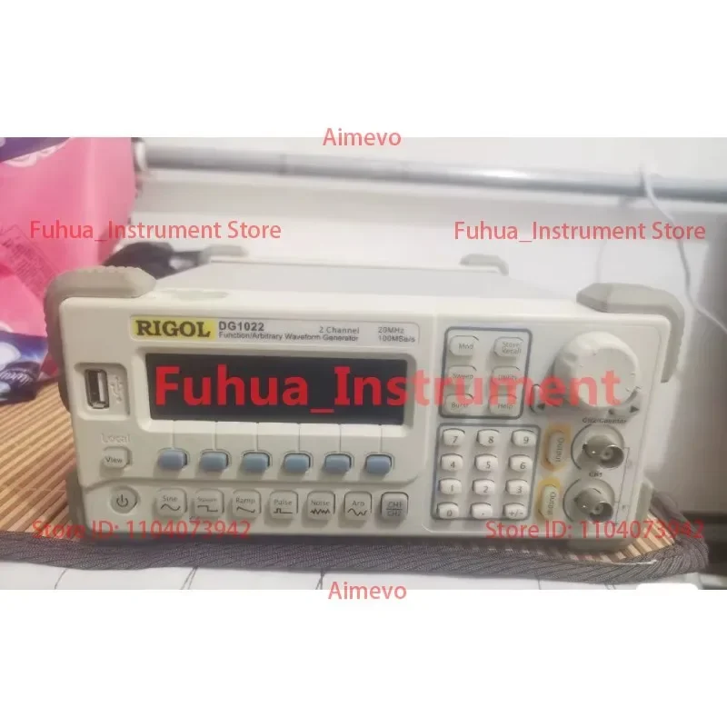 RIGOL DG1022 FUNCTION/ARBITRARY WAVEFORM GENERATOR 25 MHz 2CHANNEL Used In Good Conditon Nice