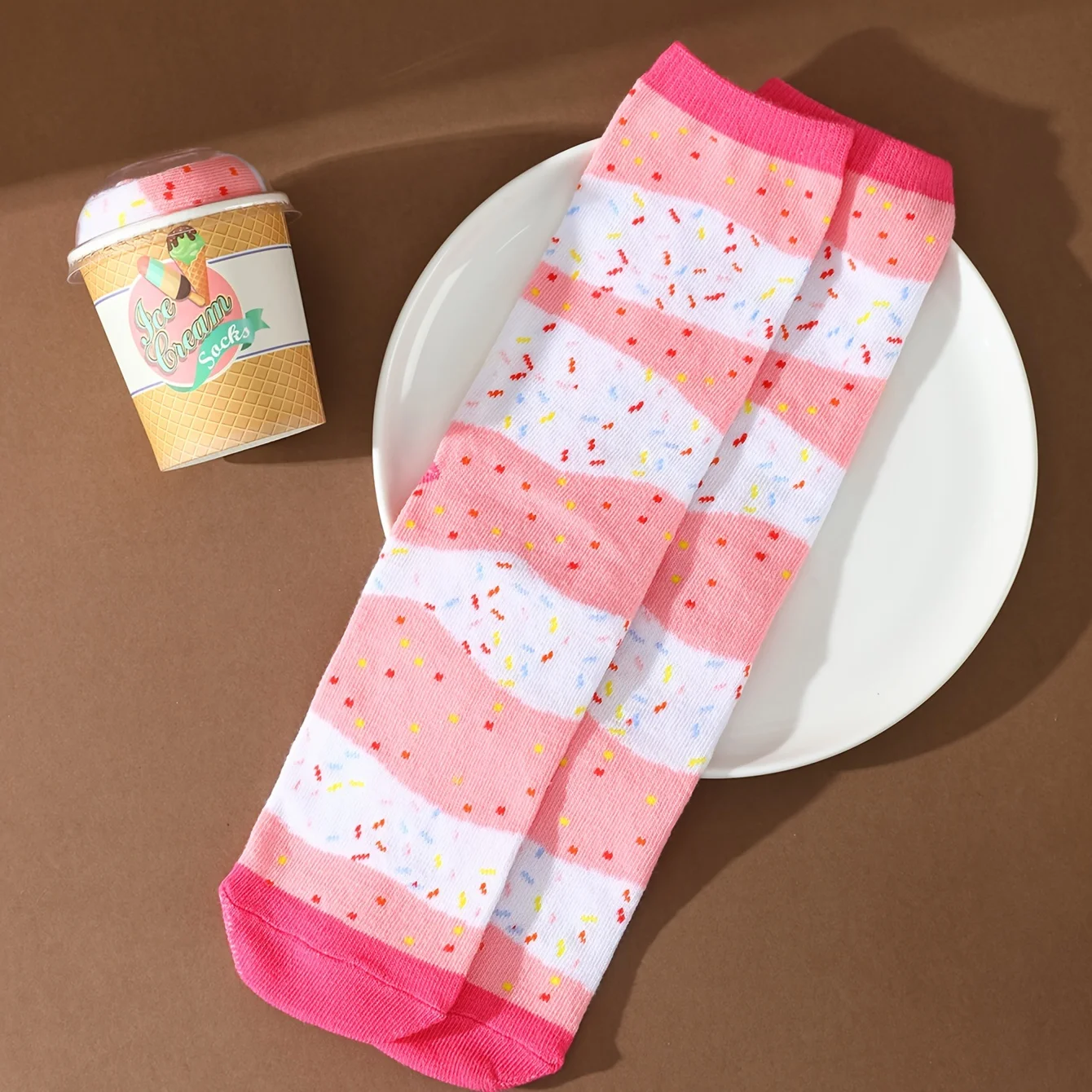 1 pair of stylish, unique and interesting ice cream pattern gift socks for men and women, suitable for all seasons