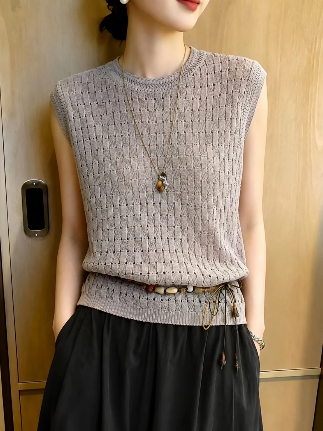 

Minimalist Summer Ice Silk Knitted Vest Korean Style round Neck Overhead Design Slimming Versatile Top Women's Silk Blouse