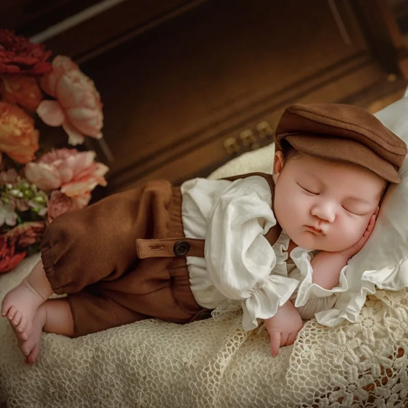 

Newborn Photography Props - 3Pcs Knit Polyester Outfit Set, Baby Dungarees Shirt Flat Cap Photoshoot Costume