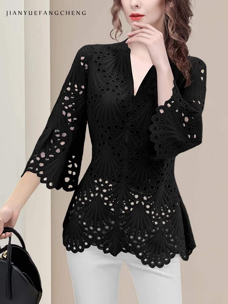 เสื้อผู้หญิงสไตล์วินเทจ แขนบาน คอวี ปักลายฉลุ ผ้าลูกไม้ สำหรับฤดูใบไม้ผลิและฤดูร้อน ทรงเข้ารูป สบายๆ