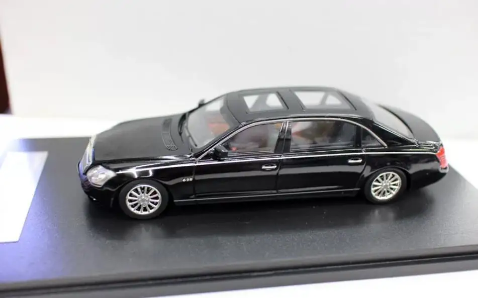 High-end 1:32 New Arrival Special Price Die-cast Metal German Luxury Extended 62S Sedan Model Furniture Display Toys Children