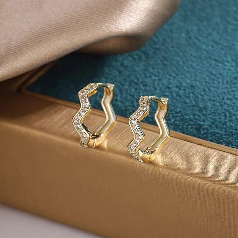 

2022 Fashionable and Simple Ins Exquisite Earrings Personalized Earrings Women's Small Diamond Inlaid Net Red Design Earrings
