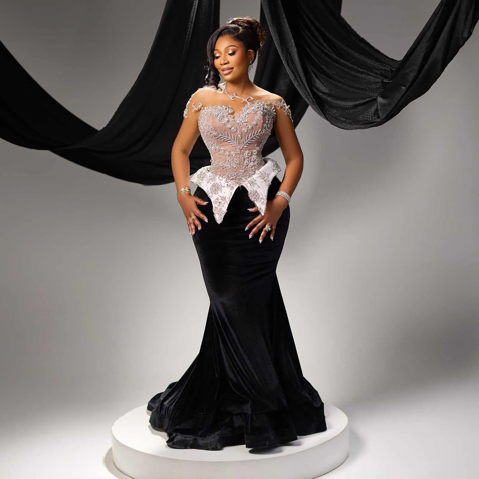 Vestidos de Noche de terciopelo negro de elegancia africana con cuentas cristales de cuello transparente vestido de cumpleaños negro para mujer vestido de novia Aso Ebi