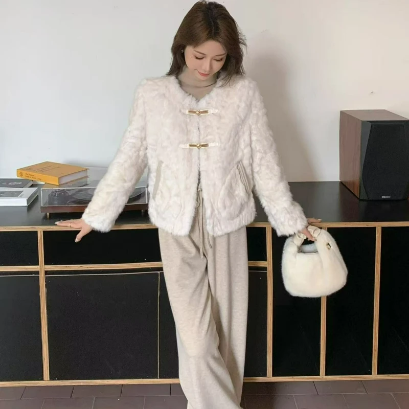 2026 Autumn Winter Fashionable Elegant Fox Mink Warm Outerwear Eco-friendly Fur Round-neck Single-breasted Short Coat for Women