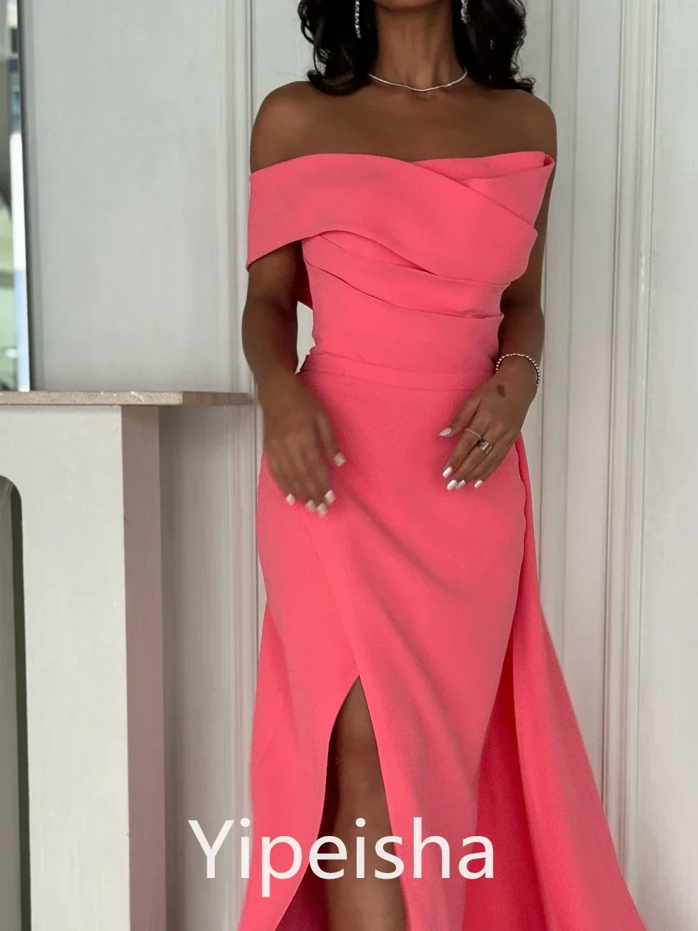 فساتين حفلة موسيقية أنيقة عصرية مكشوفة الكتف على شكل حرف A ماكسي بفتحة جانبية بسيطة ورائعة للحفلات المسائية للنساء حسب الطلب