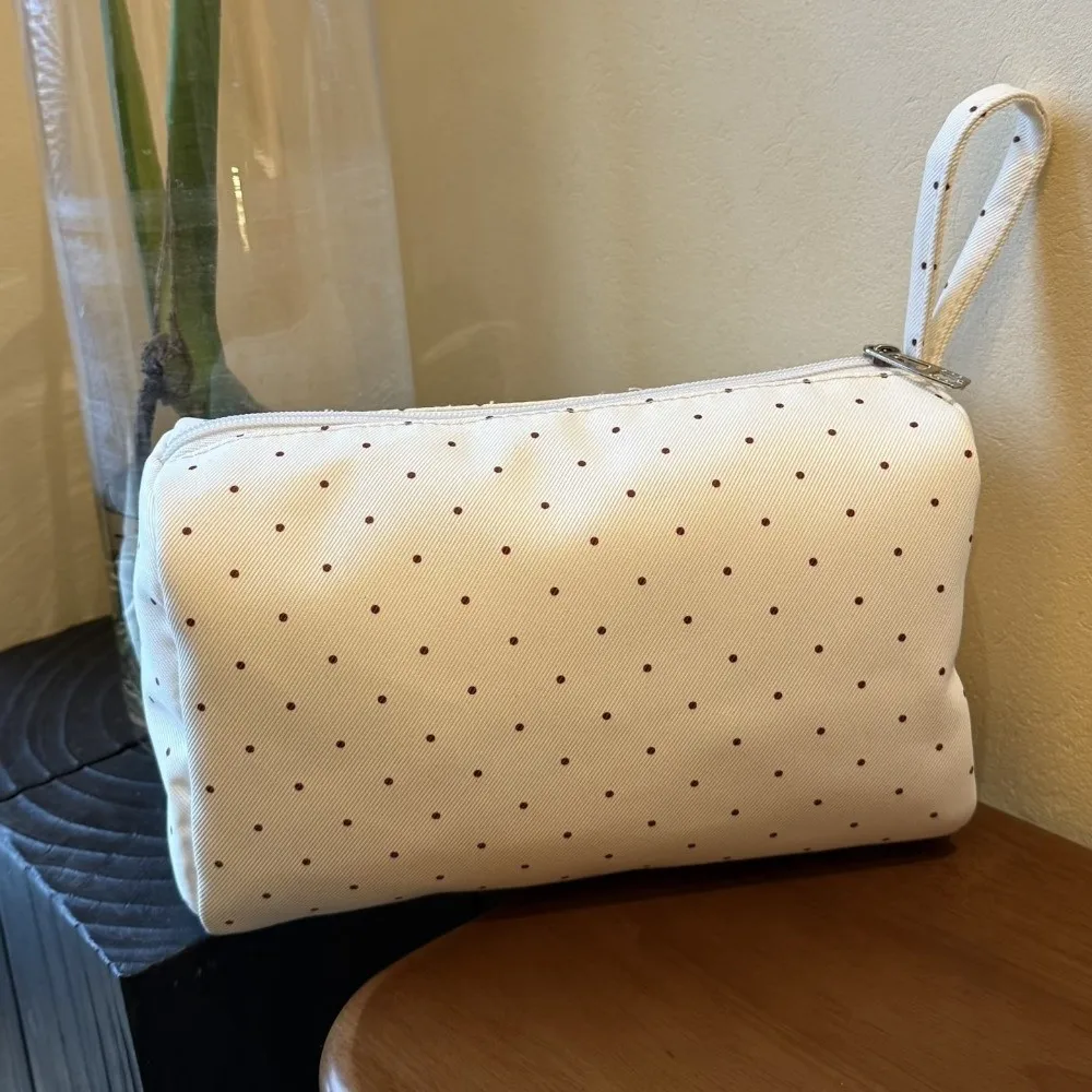 Polka Dot Cosmetic Bag Zipper Closure Large Capacity Toiletry Pouch Splash Resistant Lightweight Travel Storage Bag for Travel