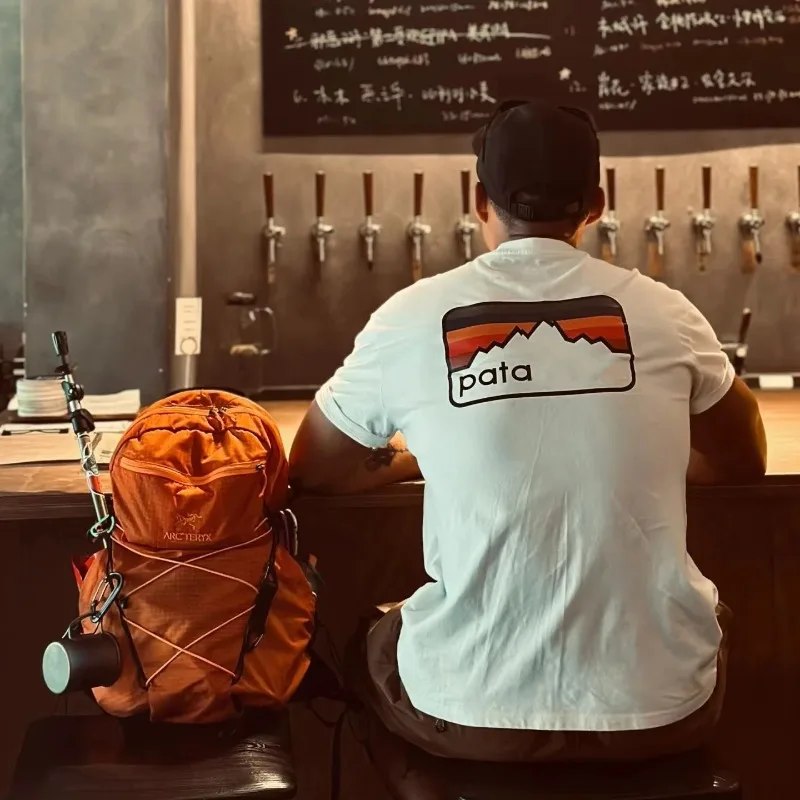 Nueva moda novedosa de verano 2025 Pata para hombre, novedad de verano, camiseta informal de algodón puro a rayas de montaña de media manga para parejas