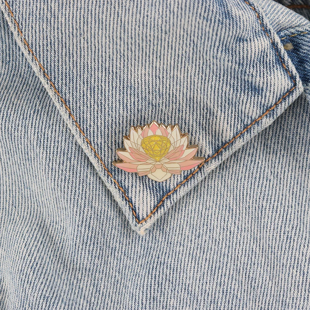 الكرتون لوتس شارة القمر الذهبي كريستال المينا دبابيس بحار القمر لطيف بروش طوق الموضة مجوهرات حقيبة جميلة هدية مزخرفة