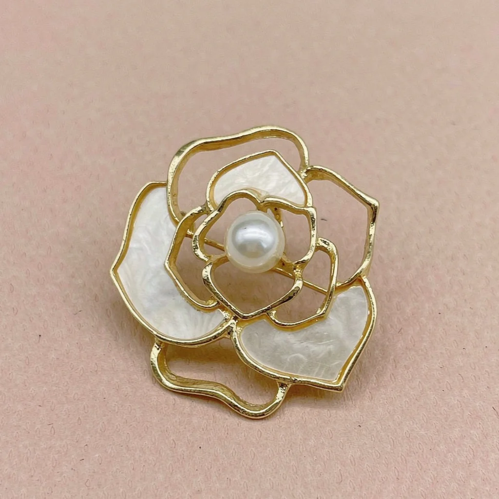 Trend 26 Unique Silk Clip Clothing Buckle Decoration Clothing Accessory Metal Buckle Anti-Exposure Brooch French Anti-Exposure Gadget Brooch Lapel Pin Simple Luxurious Waterproof Badge Bag Accessory Elegant Versatile Wedding Guest Brooch Shoe Metal Badge