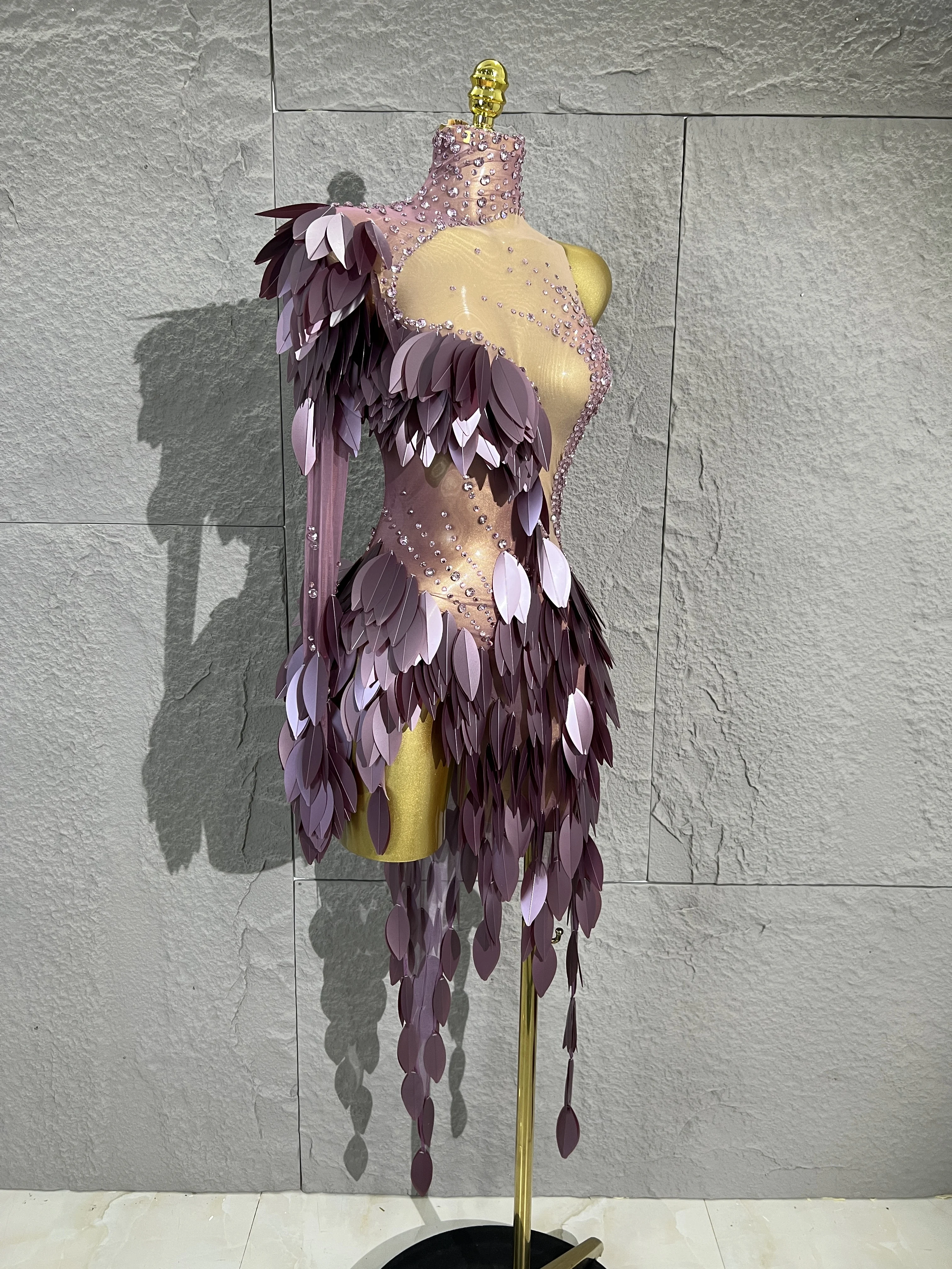Women Sexy Purple Leaf Sequins Mesh One-Shoulder Tassel Dance Costume Suitable for Competition Performance Cocktail Party Dancew