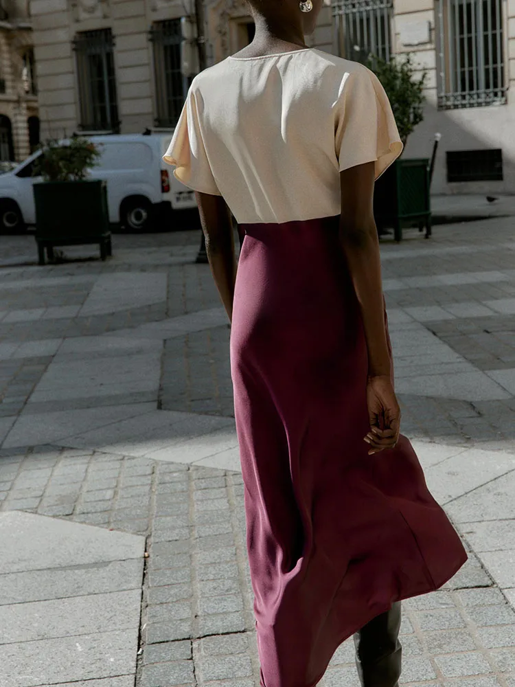 ชุดเดรสผ้าไหมซาตินเนื้อนุ่มลายลูกไม้หวานๆ ทรงเอไลน์ ความยาวปานกลาง เอวสูง ผ้าไหมเนื้อดี คอวี ทรงสวย