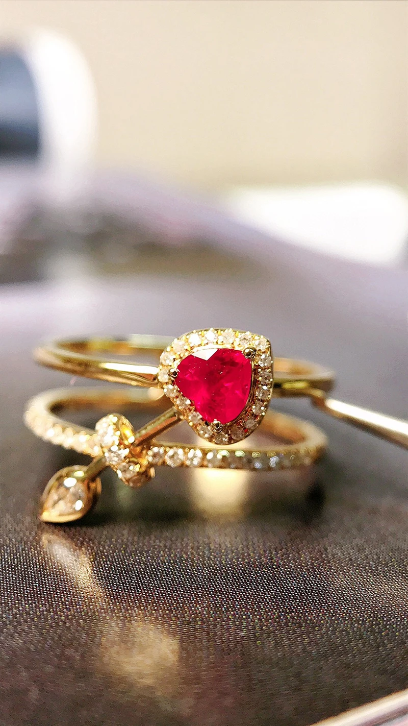 LUOWEND 100% 18K Yellow Gold Rings Romantic Heart Design Luxury Diamond Natural Ruby Engagement Ring for Women Wedding Jewelry